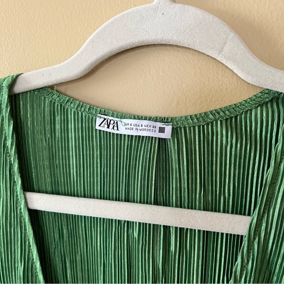 Zara Bright Green Ruffle Sleeve Ribbed Blouse - Picture 2 of 5